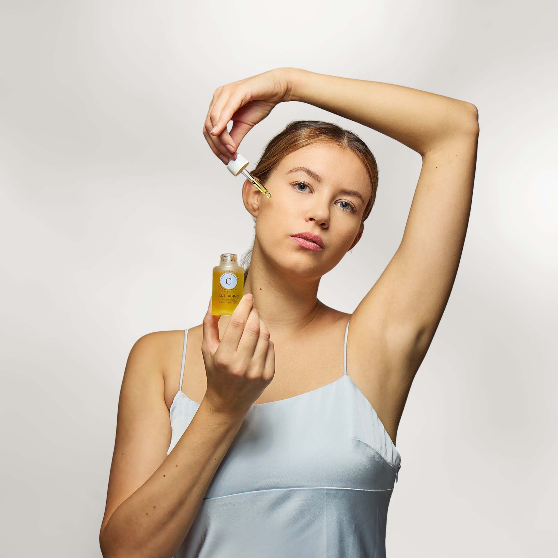 CD-Q10-Serum_W__0107_1920x1920px